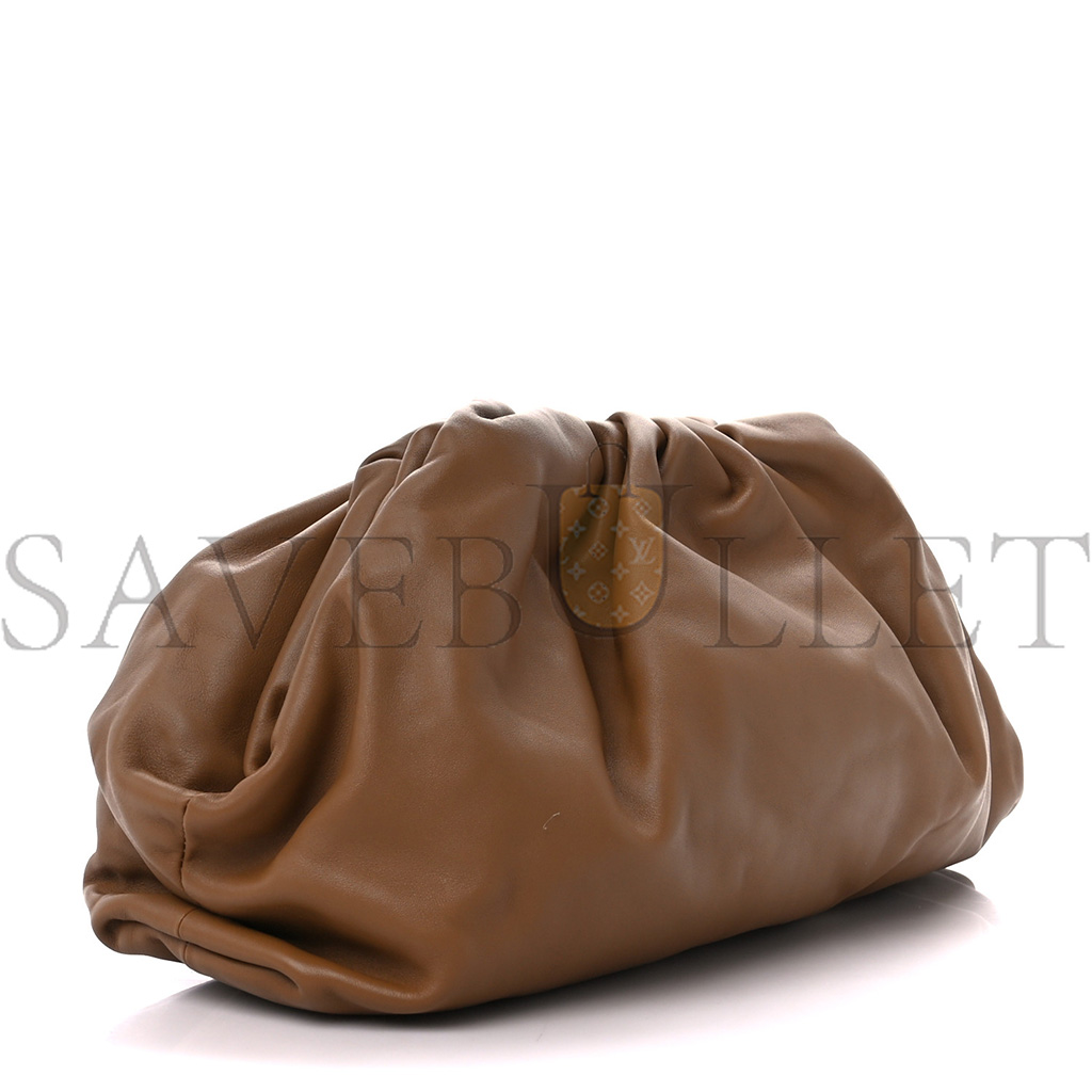 BOTTEGA VENETA SMOOTH BUTTER CALF THE POUCH OVERSIZED CLUTCH TEAK (39*19*9cm) BOTTEGA VENETA SMOOTH BUTTER CALF THE POUCH OVERSIZED CLUTCH TEAK (39*19*9cm)